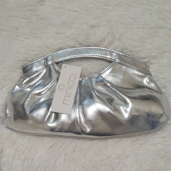 Minicci Metallic Silver Clutch - Picture 1 of 2